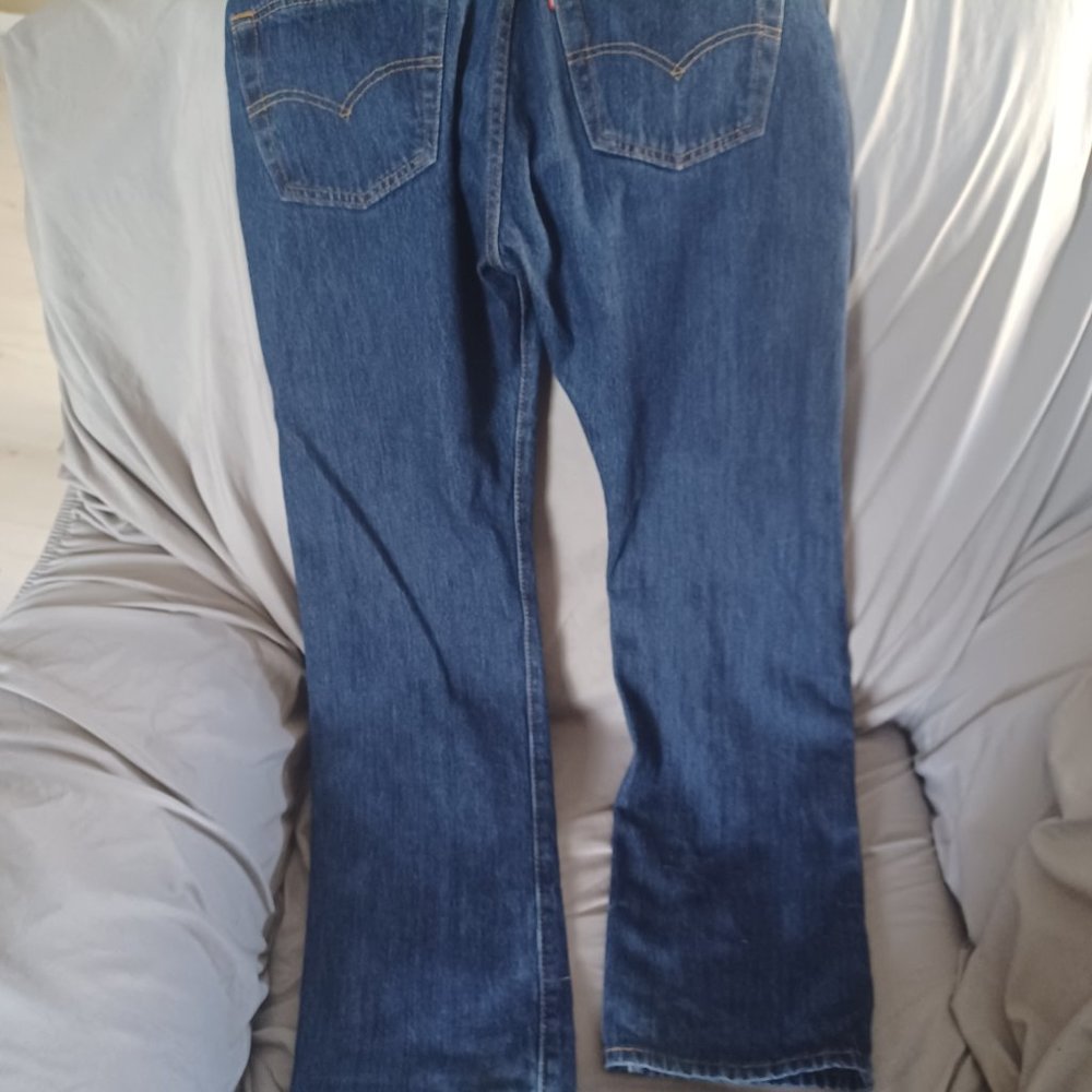 Levis - Picture 2 of 2